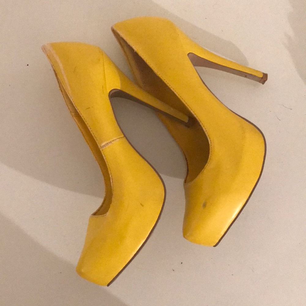 Shoes - Picture 2 of 3
